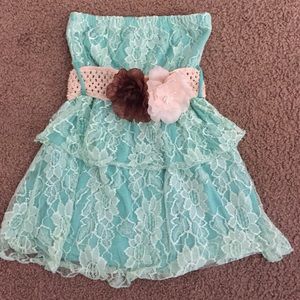 1 hr Sale!! Lacy tube top