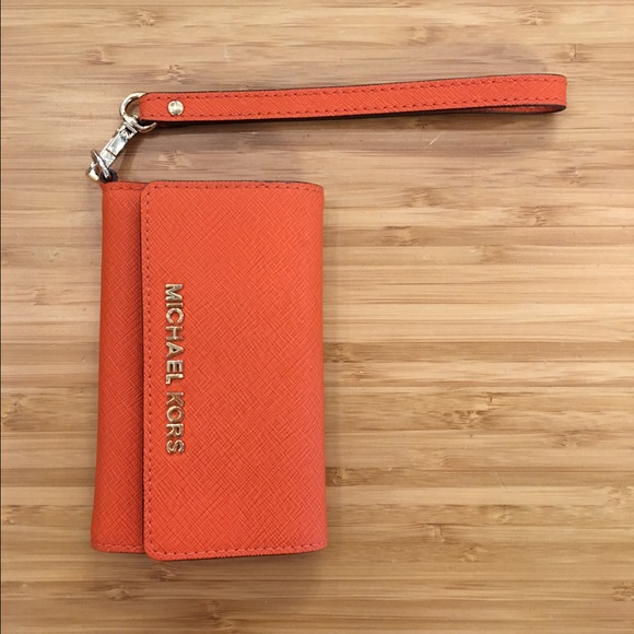 Michael Kors iPhone 5/5s wristlet