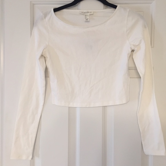 Cropped white long sleeve top