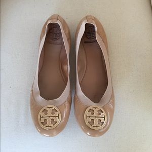 Tory Burch Caroline-Naplak/Elastic