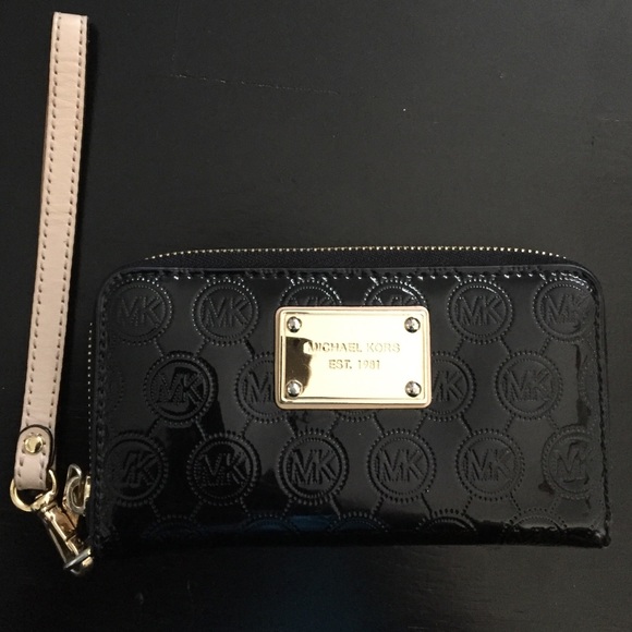 Michael Kors wristlet