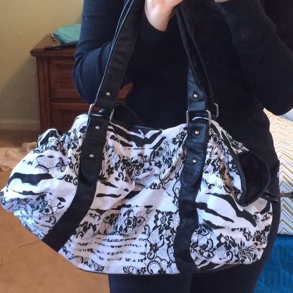 Nollie lace patterned purse