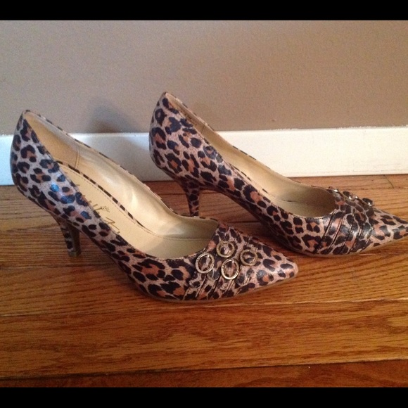 Leopard low heel shoe