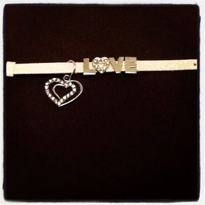 Meet your Posher, Mia