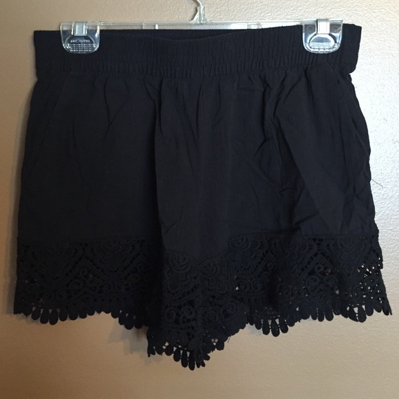 Dress shorts with lace
