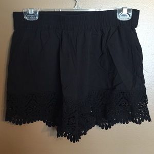 Dress shorts with lace