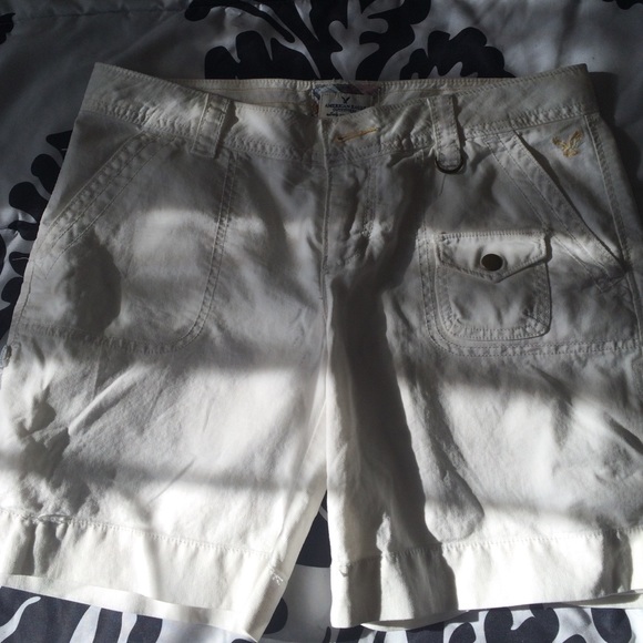 White cargo shorts - Picture 1 of 4