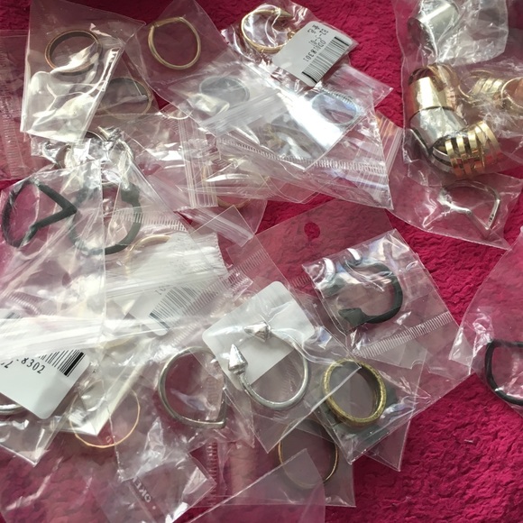 Assorted knuckle rings (set of 4)