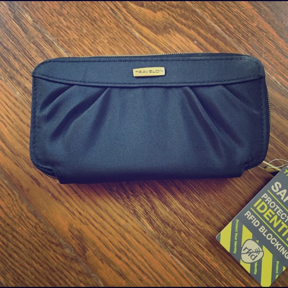 NWT Travelon clutch with ID theft protection