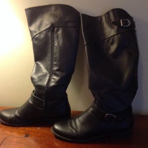 AE black boots