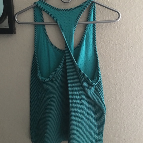 Volcom reversible tank - Picture 2 of 2
