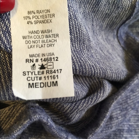 Last one ๐Super soft lavender/purple top๐ - Picture 2 of 4