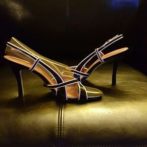 Tahari Black/white trimmed patent leather sandals