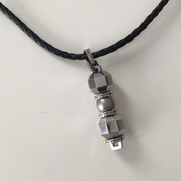 Unique Viceroy Necklace - Picture 3 of 3