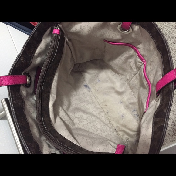 *SOLD* Michael Kors Tote - Picture 2 of 4