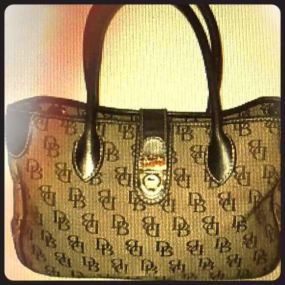 Dooney & Bourke signature tote!