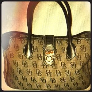 Dooney & Bourke signature tote!