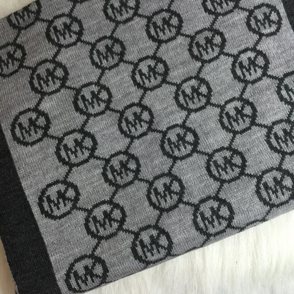 Michael Kors Logo Scarf - Picture 4 of 4
