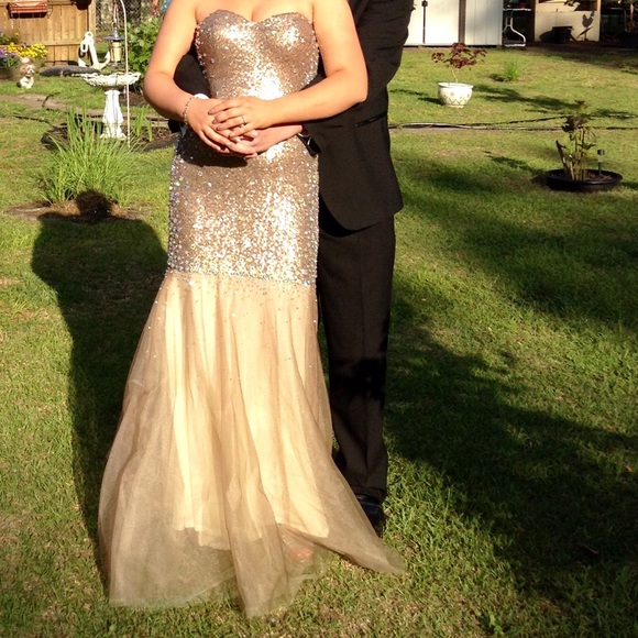 Gold sequined fitted mermaid prom dress