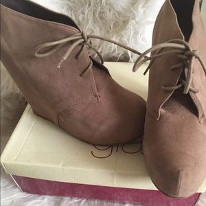 ✖️SOLD✖️TAUPE LACED BOOTIES