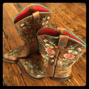 Floral embroidered cowgirl boots