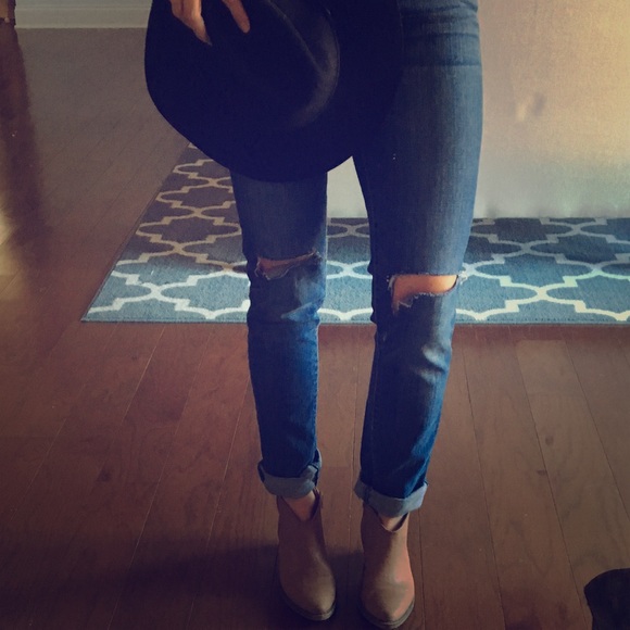 american eagle (busted knee) stretch denim