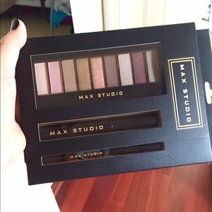 Max studio make up set