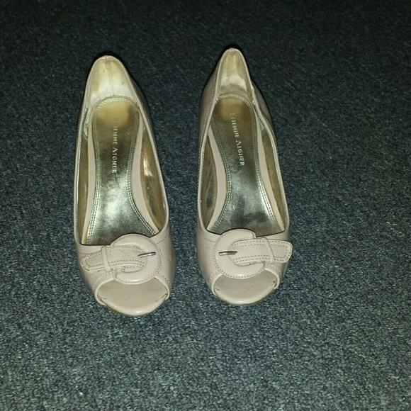 Beige heels - Picture 2 of 4