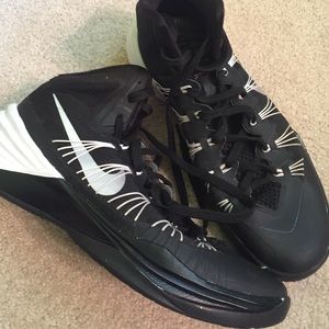 Woman's 11 Nike Hyperdunk Basketball Shoes