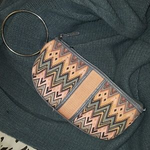 Wristlet clutch