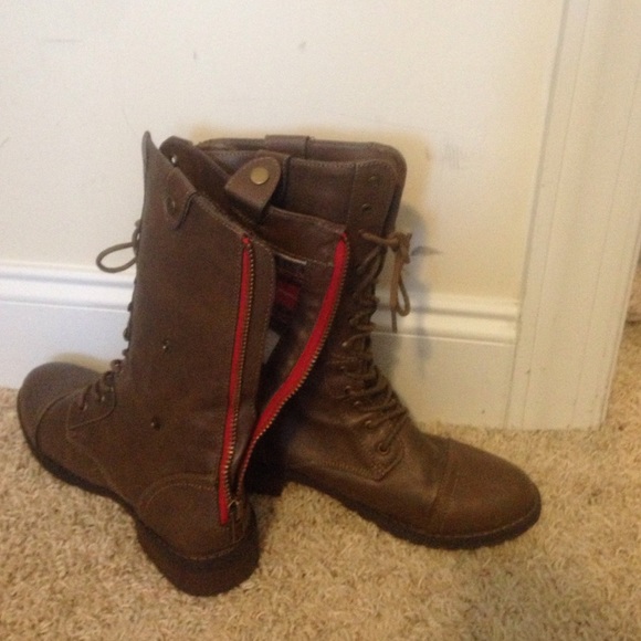Combat boots