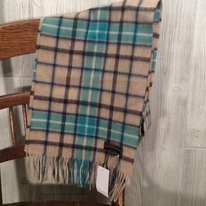New with tags wool neckscarf