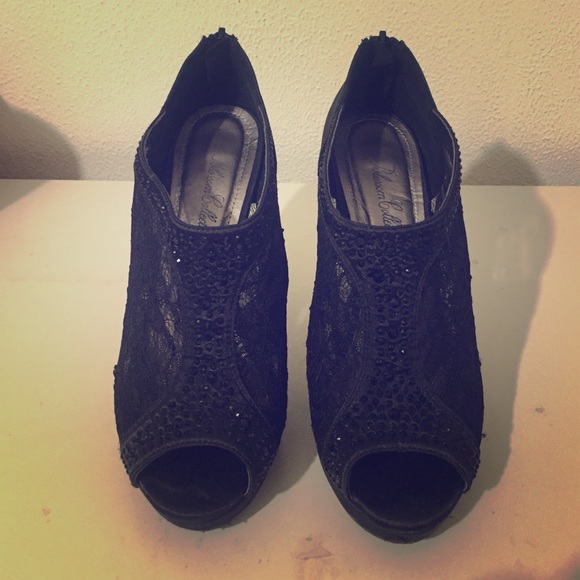 Black De Blossom Collection Heels