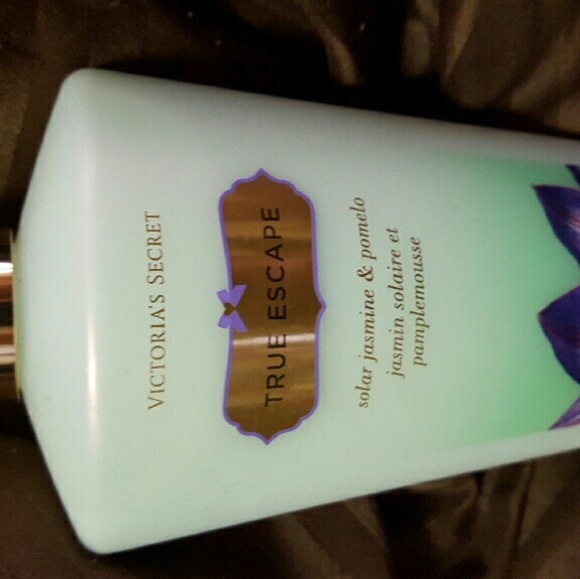 Victoria's Secret True Escape Body Lotion
