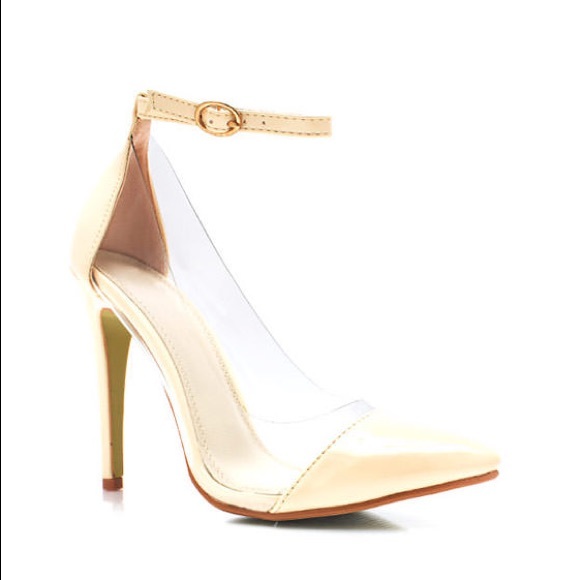 Shoes - Nude pumps