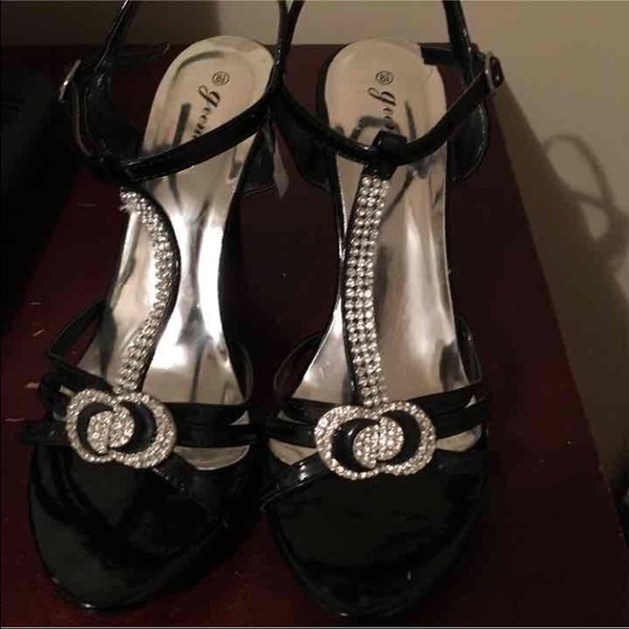 Marilyn Monroe kitten heels.