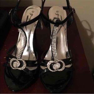 Marilyn Monroe kitten heels.