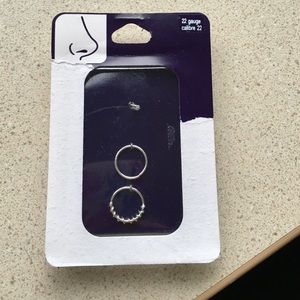 22 gauge, nose rings. Never worn.