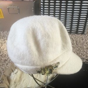 Wool hat with jewels