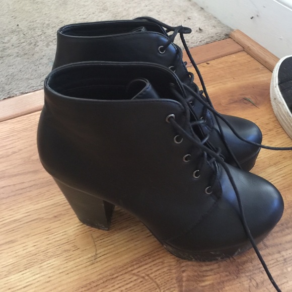 Black heel boots
