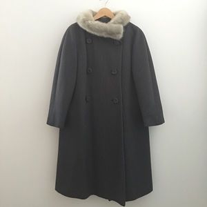 Vintage fur collar coat . Medium . Great condition