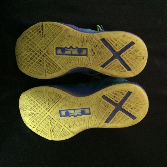 Lebron 10 Sprite Size 6Y - Picture 2 of 4