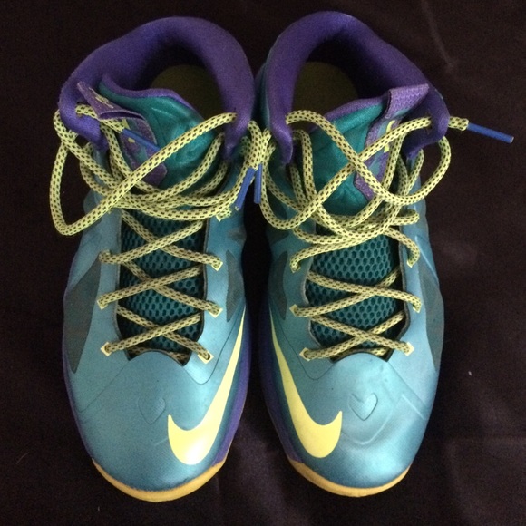 Lebron 10 Sprite Size 6Y - Picture 3 of 4