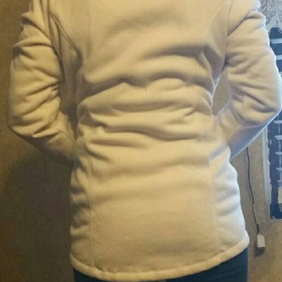 Snuggly warm cream color jacket - Picture 4 of 4