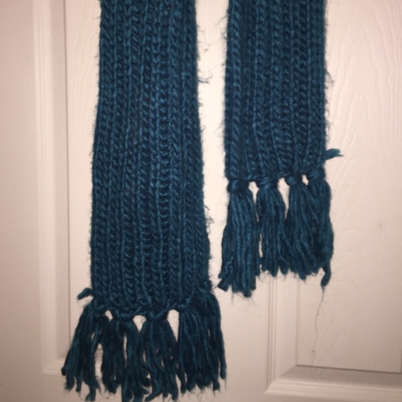 Blue knit scarf