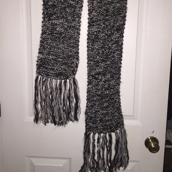 Knit scarf
