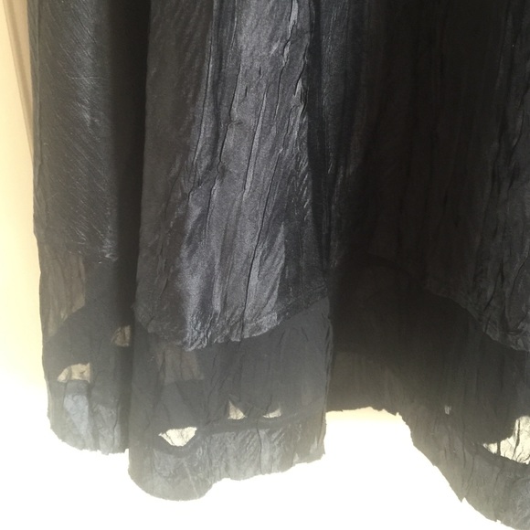 Black dress with sheer panel hem and sleeves - Picture 3 of 4