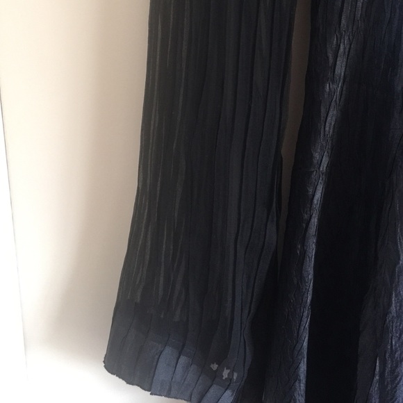Black dress with sheer panel hem and sleeves - Picture 4 of 4