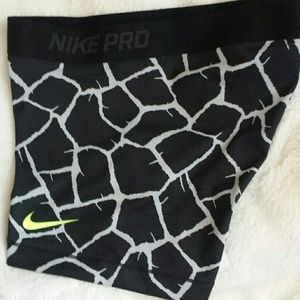 Nike pro shorts size M