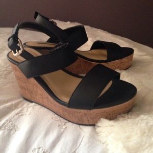 Black/nude wedges